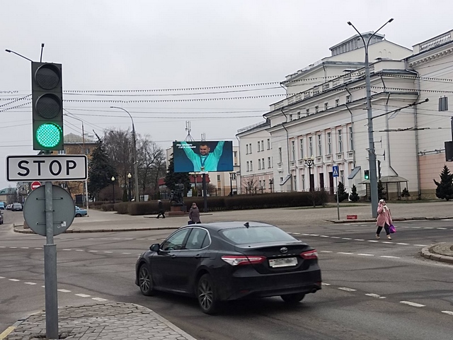ГОМЕЛЬ. Экран на площади Привокзальная,4